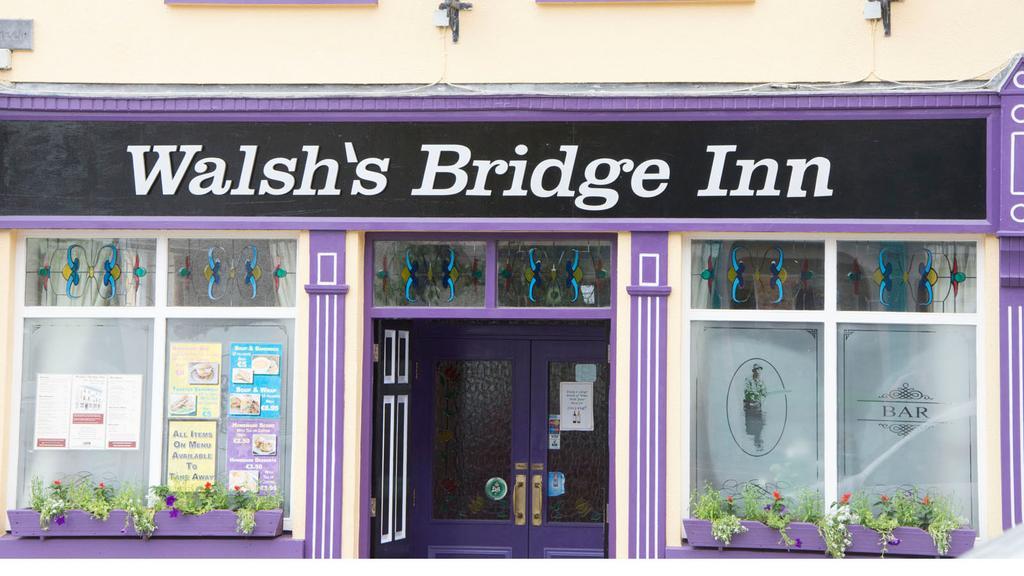 Walsh'S Bridge Inn นิวพอร์ต ภายนอก รูปภาพ